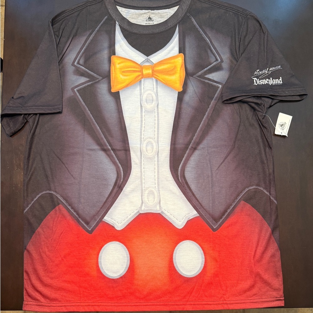 NWT ~ Disneyland Mickey Mouse Style Short Sleeve T-Shirt ~ Size Large
